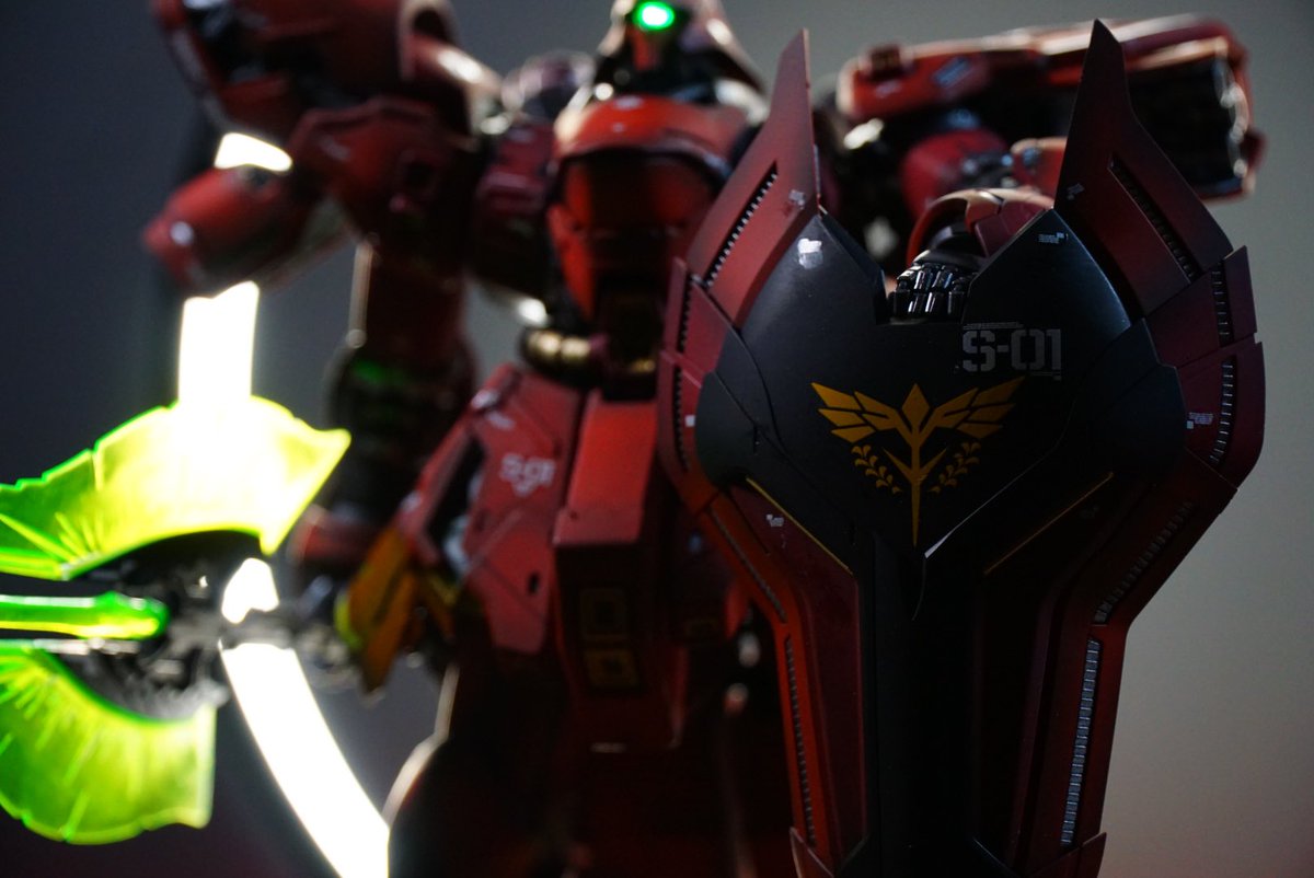 DominicDomkey's tweet photo. Finished Sazabi Ver Ka ! Took a while but it was legit one of the best kits 👌🏻❤️ #gunpla #gunplaphotography #toyphotography #art #airbrush #mech #sazabi #gundam #anime #vallejo #painting https://t.co/JaTcv6XjWA