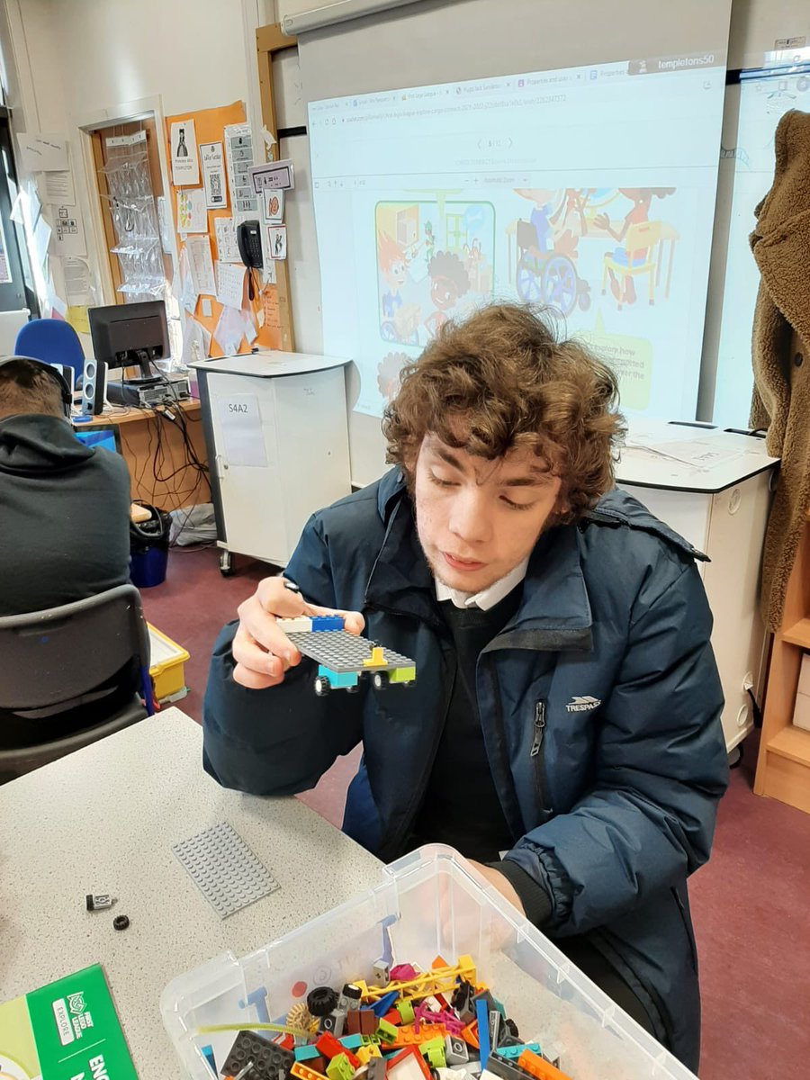 🌟🌟🌟 S4 taking part in first lego league #cargoconnect #sandersoncan