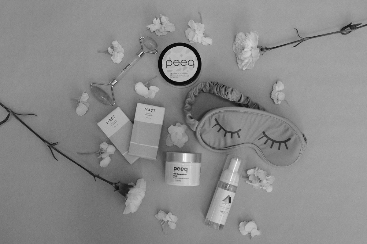 ultimate self care spread. Get all of this in a cutie little box for Valentine's Day! Don't forget to spoil yourself this Valentine's Day! 💓

l8r.it/SVML

#valentinesday #valentinesdaybox #holidaybox #selflove #getpeeq #eyelidcleanser