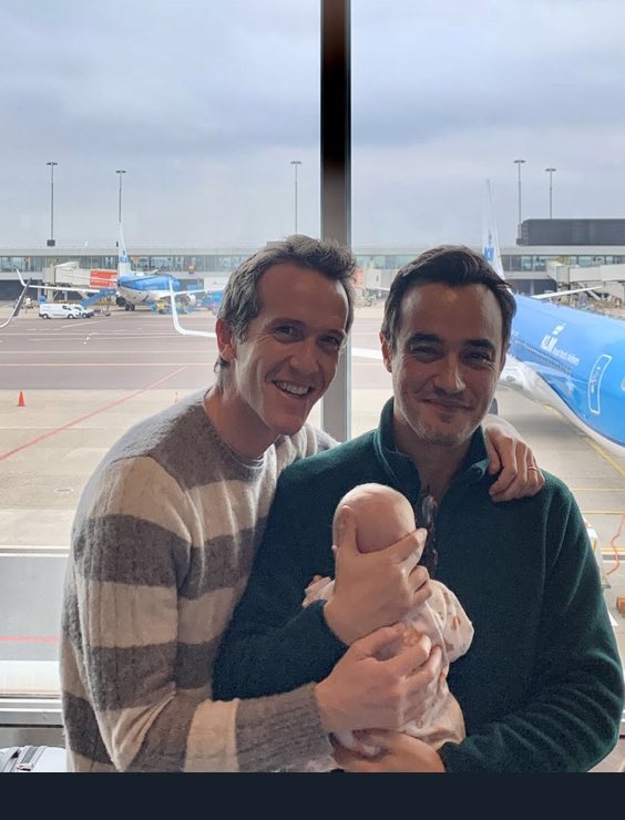 Slatzism's tweet image. “hand luggage”