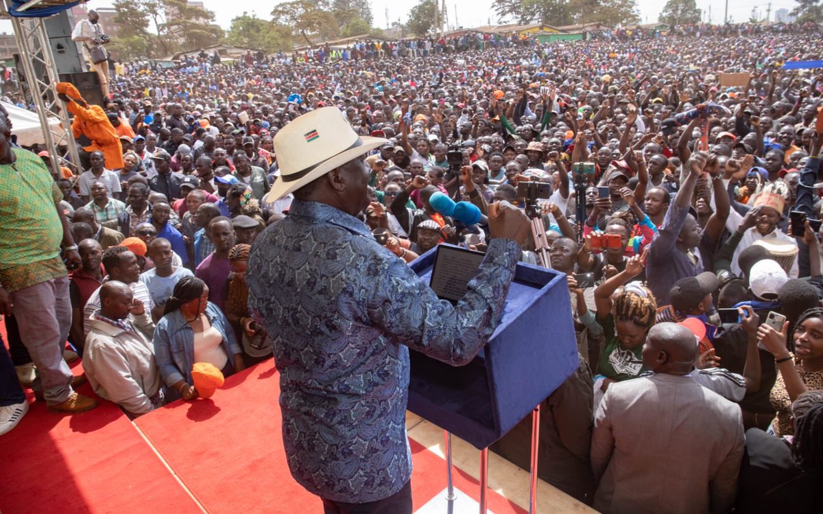 kingethuk's tweet photo. WHO'S this person that Ruto is so AFRAID of to a point of trembling in his voice as he talks of sponsoring PUBLIC BARAZAS?
WHY can't he ORDER ARRESTS with all the MACHINERY?
Does he have Intelligence brief that the country could be headed to an UPRISING. https://t.co/kauvDmipDS