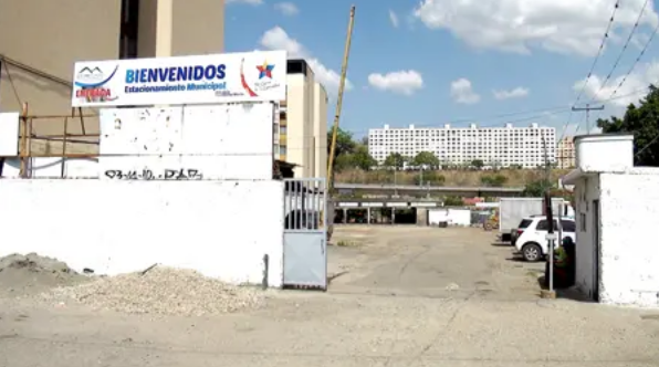 CHARALLAVECUA's tweet photo. #Denuncia que nos llega por mensaje privado:

Allegados del alcalde @HumbertoMarte_ @AlcaldiaMCR están vendiendo de manera irregular un lote de vehículos y maquinaria, propiedad del Municipio #CristóbalRojas #Charallave.

Todo sin autorización del @concejomcr ni rinden cuentas. https://t.co/ZU4FWBn1qJ