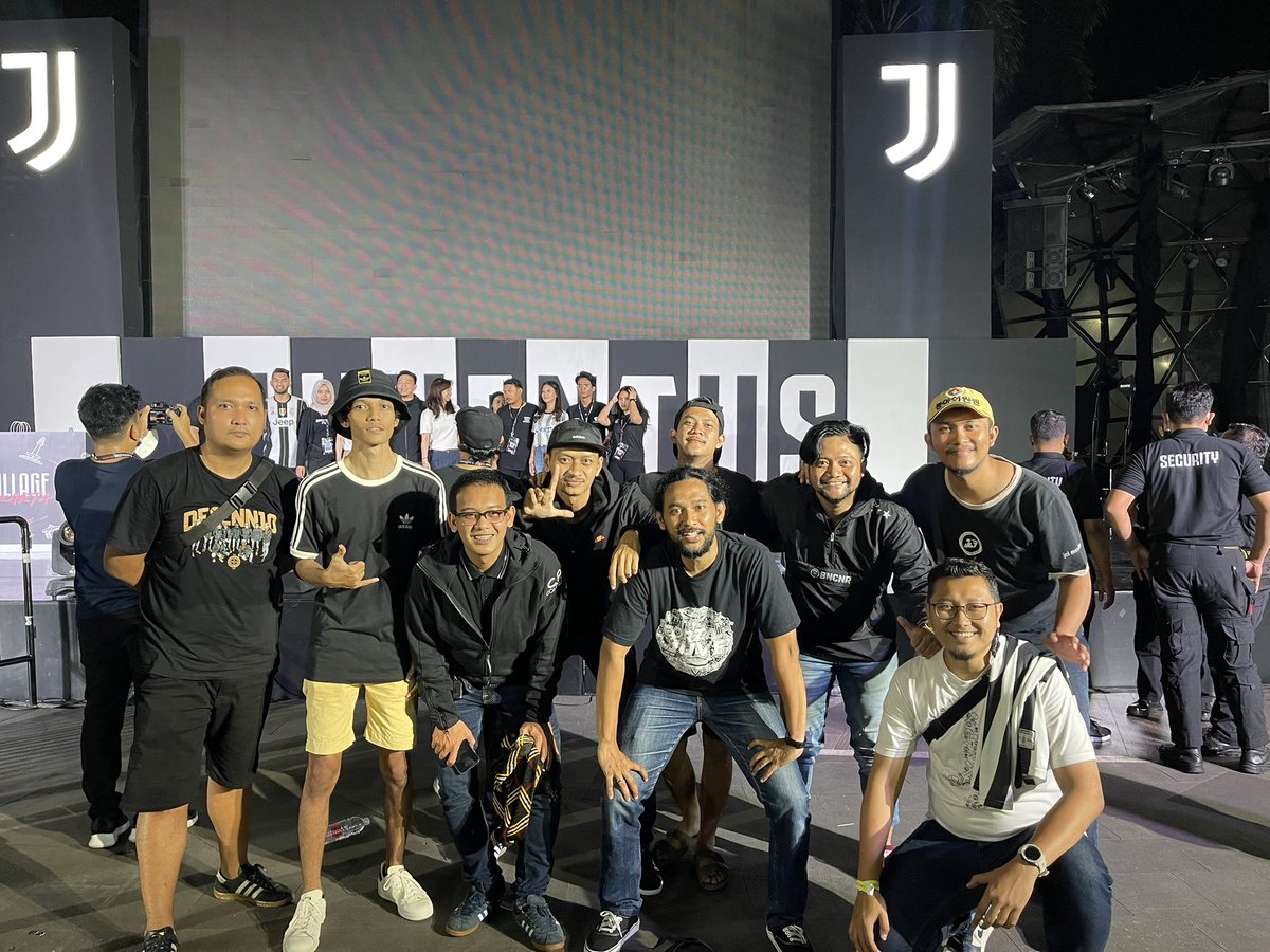 Nobar terakhir di indomaret kemang puluhan purnama yg lalu : Juvespisti x CNB kurang batem yg dicariin <a href="/uchafernandez/">iya</a> #JuventusVillage