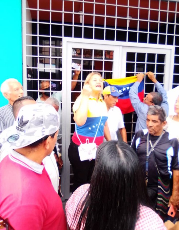 HecmarysV1209's tweet photo. #28Ener| Mi apoyo para nuestra Sec. Femenina, docente de profesión y vocación, Marbella Padilla, comprometida con esta gran lucha, al igual que nuestro prof. Pedro Salazar, Sec.  Agrario de nuestro CES AD Monagas. Somos una sola voz! 
#ADestaenlacalle #GoBernaremos https://t.co/AAx3WnuXmv