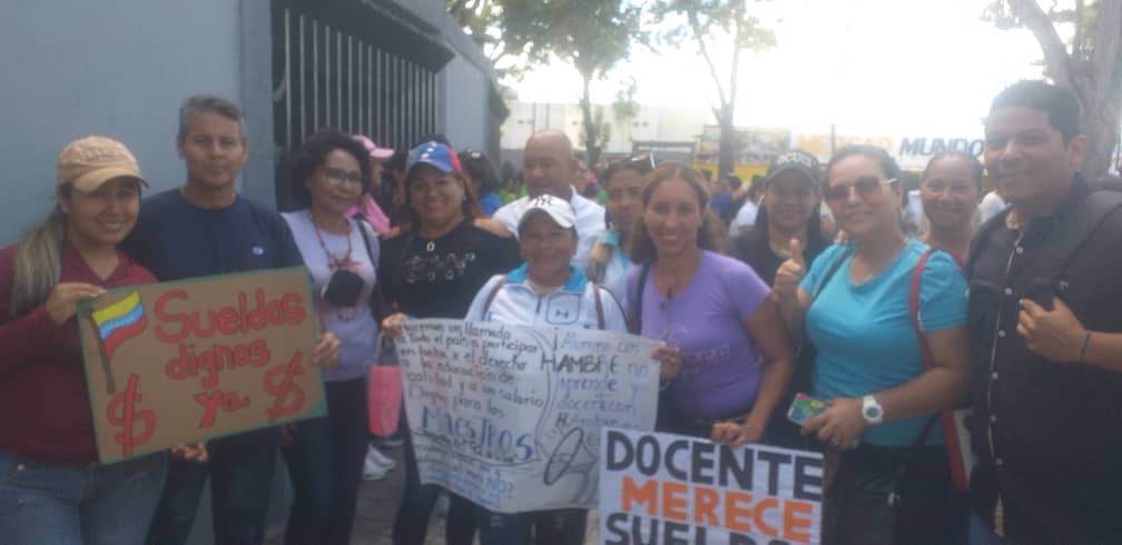 HecmarysV1209's tweet photo. #28Ener| Mi apoyo para nuestra Sec. Femenina, docente de profesión y vocación, Marbella Padilla, comprometida con esta gran lucha, al igual que nuestro prof. Pedro Salazar, Sec.  Agrario de nuestro CES AD Monagas. Somos una sola voz! 
#ADestaenlacalle #GoBernaremos https://t.co/AAx3WnuXmv