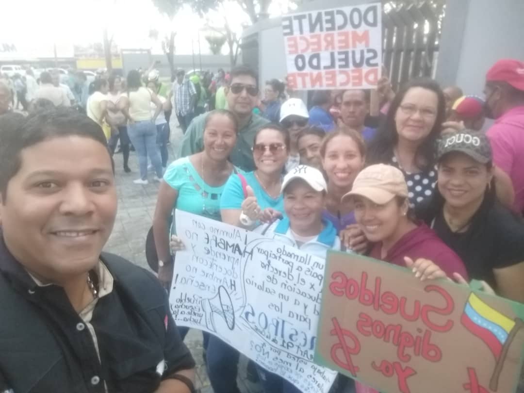 HecmarysV1209's tweet photo. #28Ener| Mi apoyo para nuestra Sec. Femenina, docente de profesión y vocación, Marbella Padilla, comprometida con esta gran lucha, al igual que nuestro prof. Pedro Salazar, Sec.  Agrario de nuestro CES AD Monagas. Somos una sola voz! 
#ADestaenlacalle #GoBernaremos https://t.co/AAx3WnuXmv