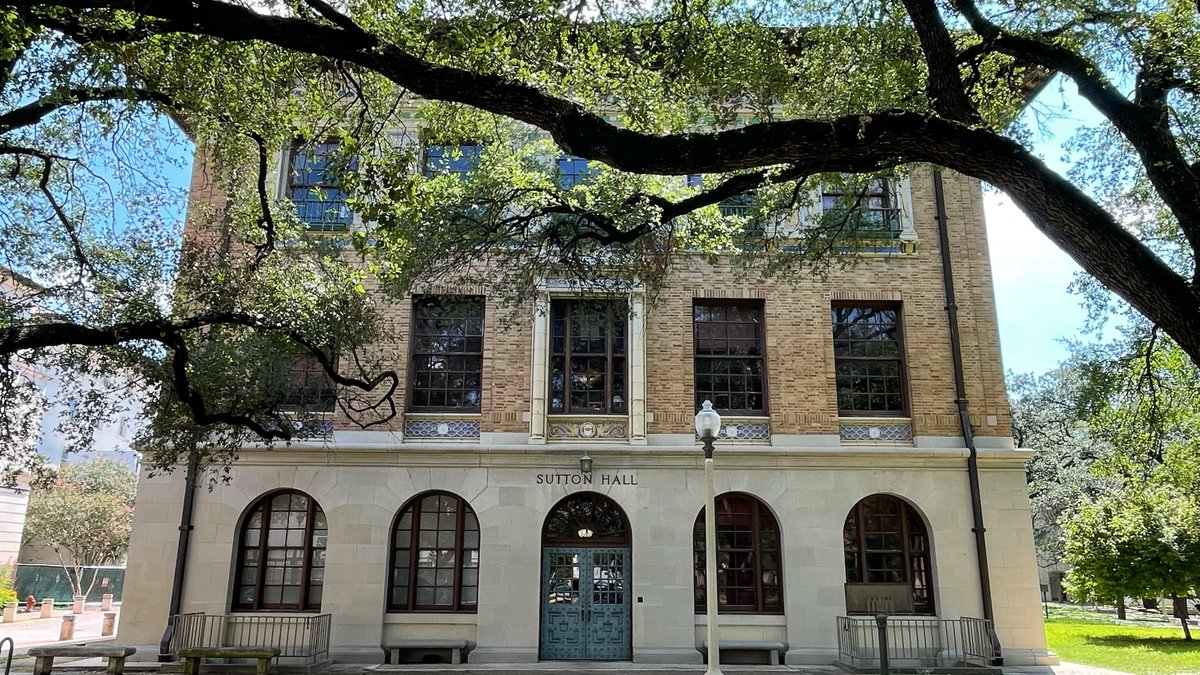 Join us in welcoming this semester's slate of adjunct and visiting faculty members in the Community &amp; Regional Planning program! 

Ashley Lyons Fisher, <a href="/urban_SCALE/">John Karras</a>, <a href="/mobilitymeg/">Meg Merritt</a>, <a href="/Lynn_Osgood_ATX/">Lynn Osgood</a>, <a href="/kathietovo/">Kathie Tovo for State Representative</a>, Stephen Zigmund, and Deirdre Zoll 

soa.utexas.edu/news/spring-20…