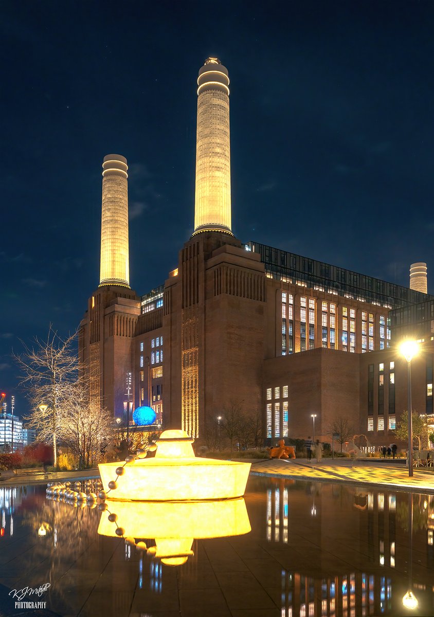 Battersea power station #pictas #pictastravel #pictasdrone #pictasart  #pictasstreet #pictasacademy   #pictasportrait #photographerlife   #art #photooftheday #explore #photography  #vero #MoreOnVero  #picoftheday #raw_community #raw_street  #podium__street  #Sony @SonyAlpha