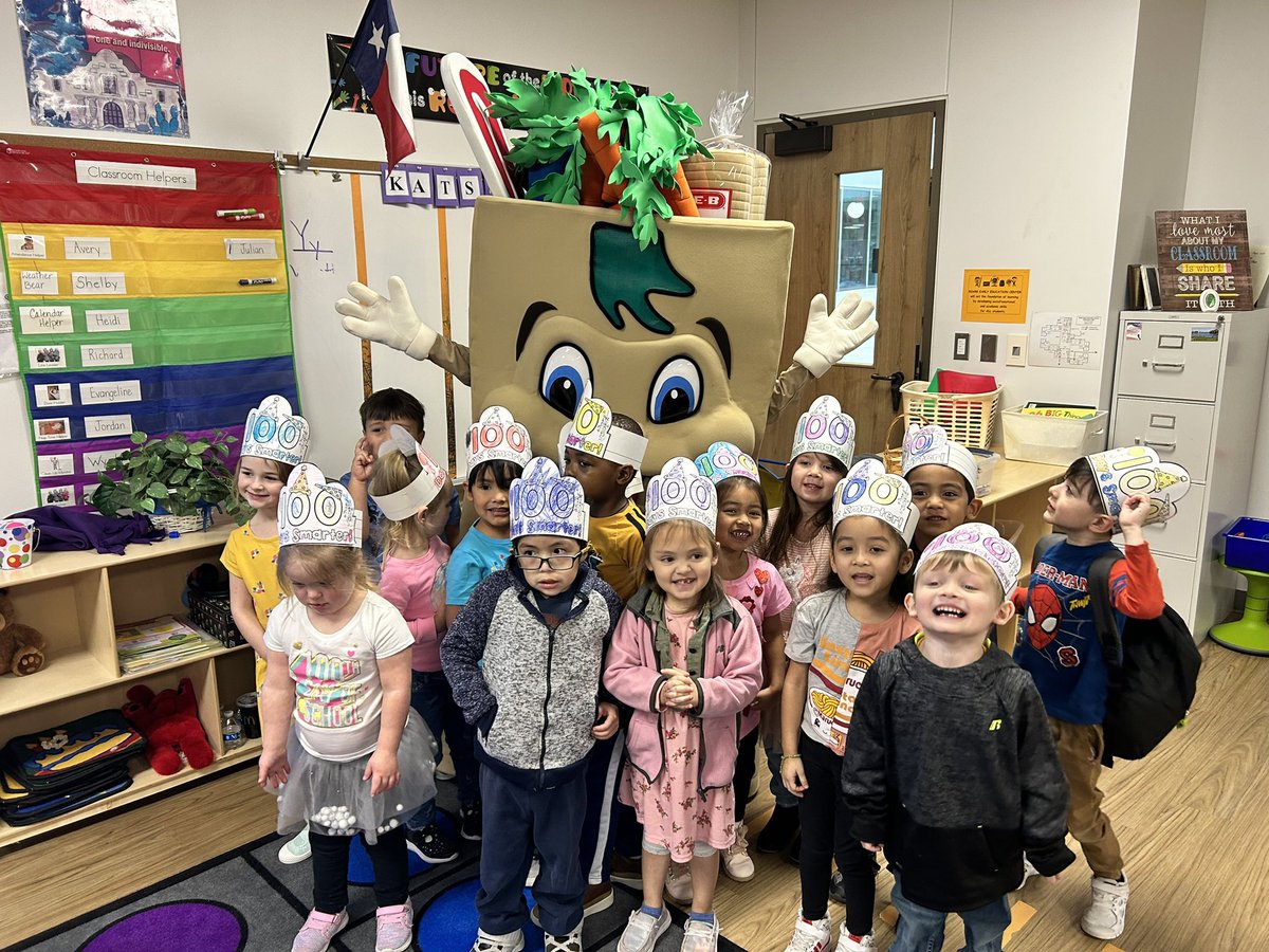 RoarkEarly's tweet photo. It’s the 100th Day of School today! 😃 Our @RoarkEarly littles had a special visitor today! HEB Buddy stopped by to see if they looked 100 days smarter. #WhereBrightFuturesBegin #100DayOfSchool @HEB https://t.co/G1iqGtJ7ot