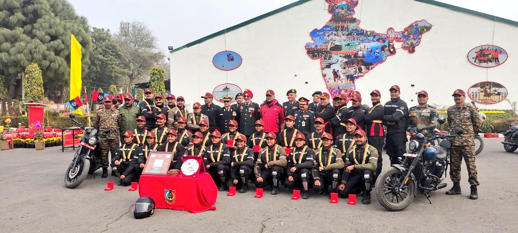 MsDp1234's tweet photo. Got an 🏅 medal from our DG after completing our #NCCJawaMotorcyclerally &amp; handover salt and software to AVSM , VSM Lt. Gen Gurbirpal Singhji.
Feeling proud 😊
@HQ_DG_NCC 
@ArvindKapoorTYG 
@CMOGuj 
@NCC_Dte_Gujarat 
@yezdiforever https://t.co/Bj4eEh5QCr