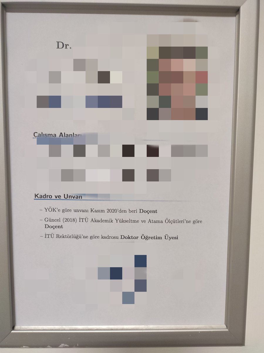 gorgulucan's tweet photo. @AcademikAhlak Bir hocamızın kapısından geçerken gördüm. Niye bu kadar detaylı açıklama yapmış derken karşıma bu twit çıktı. https://t.co/jPB7FWLN1o