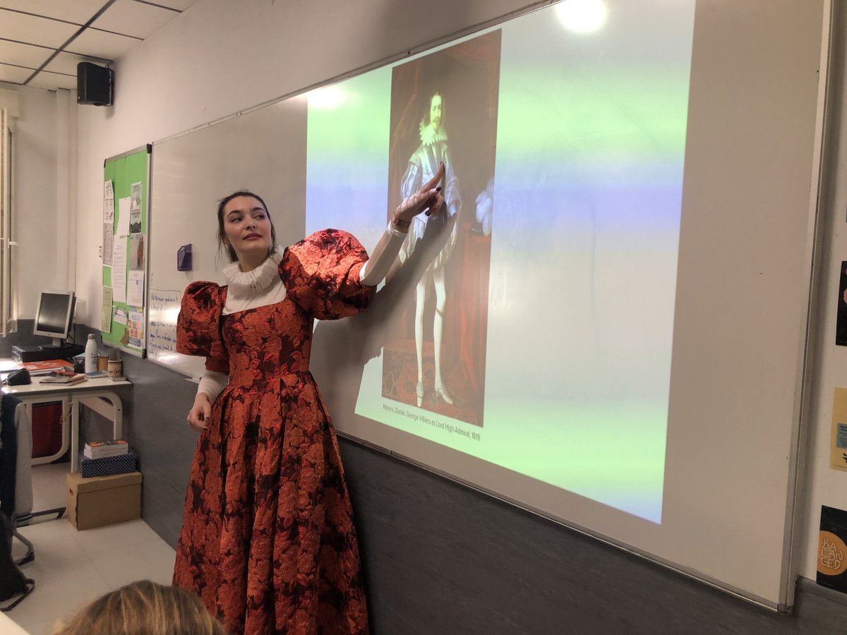 Laura, hija de nuestra profe Gloria, de Brains María Lombillo, ha venido a hablar de moda en el siglo XVI y XVII a los alumnos de 6º de Primaria.

👗¡Menudos trajes!👗