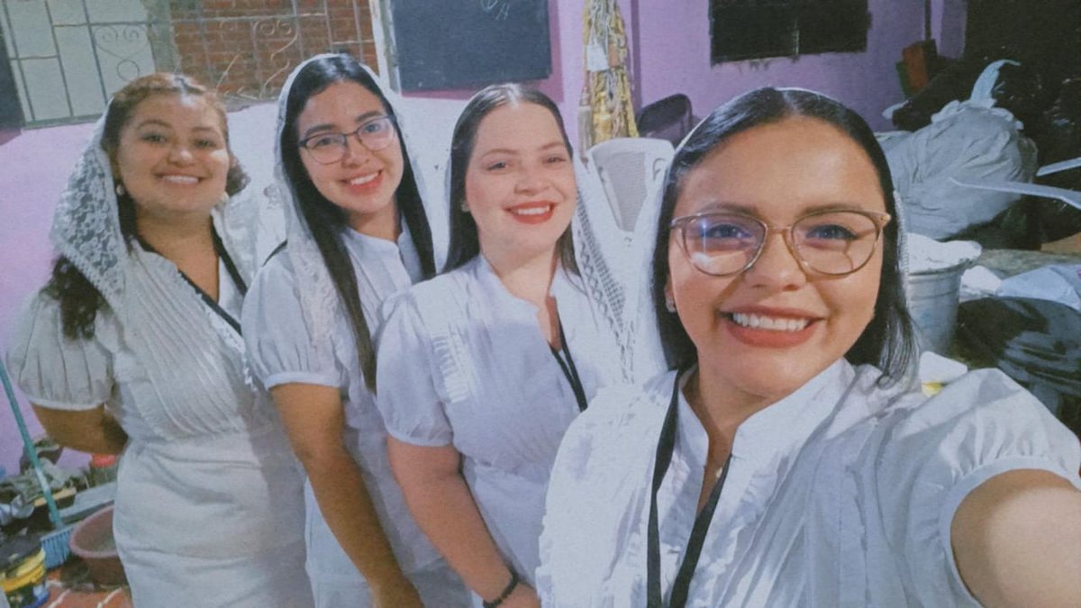 Karen_gc10's tweet photo. La primera del año ✨🤍
#Devotas💜 #4/5 https://t.co/rilbVFlozG