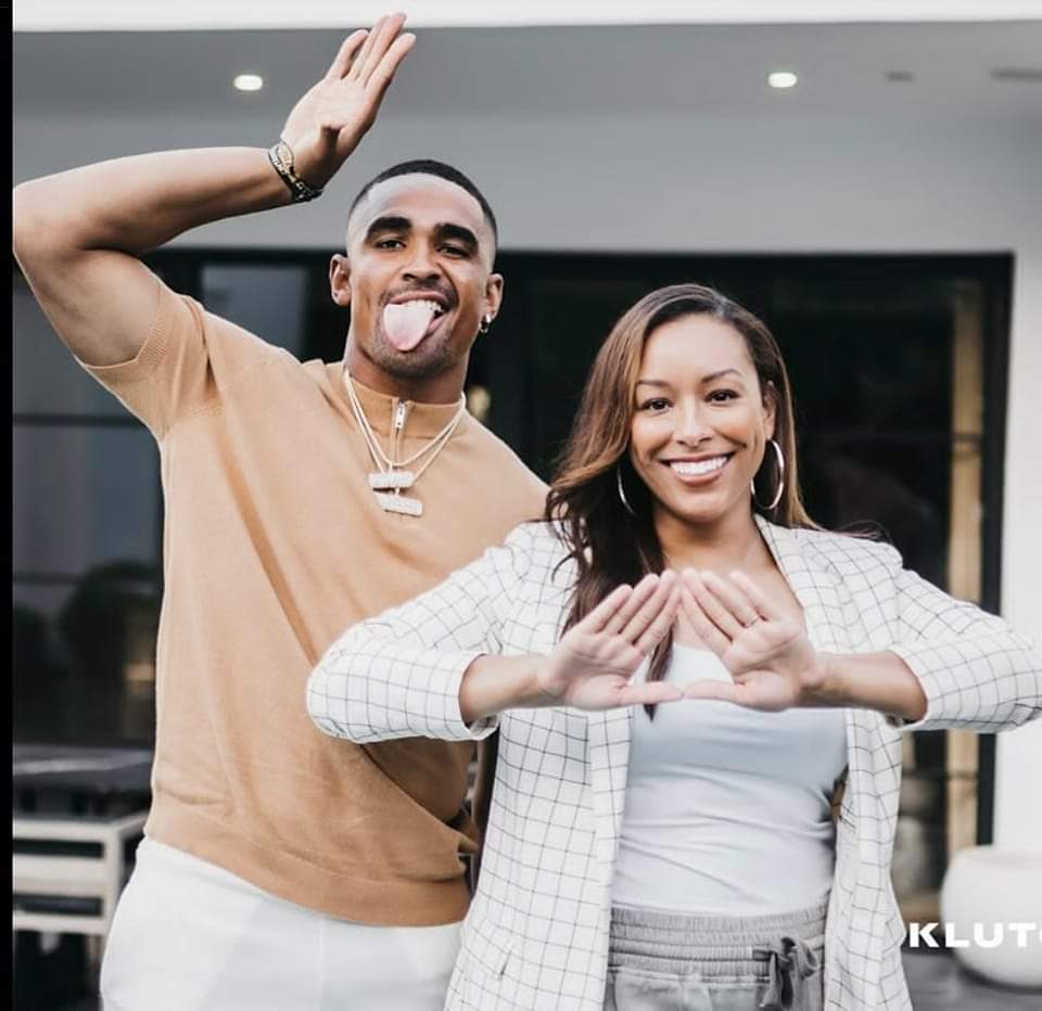 RhondaNicole25's tweet photo. Congrats to Nicole Lynn for being the first black woman agent to represent an NFL quarterback (Jalen Hurts) in the Super Bowl.

I love seeing Black Excellence 💜💜🥰🥰 https://t.co/rgKK5DEETX