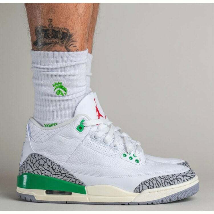 nicekicks's tweet image. "Lucky Green" for next AJ3's 🍀

📸: @yankeekicks
bit.ly/3FqtRLF