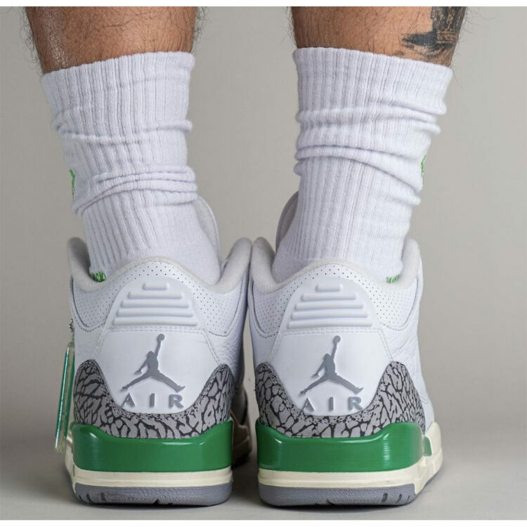 nicekicks's tweet image. "Lucky Green" for next AJ3's 🍀

📸: @yankeekicks
bit.ly/3FqtRLF