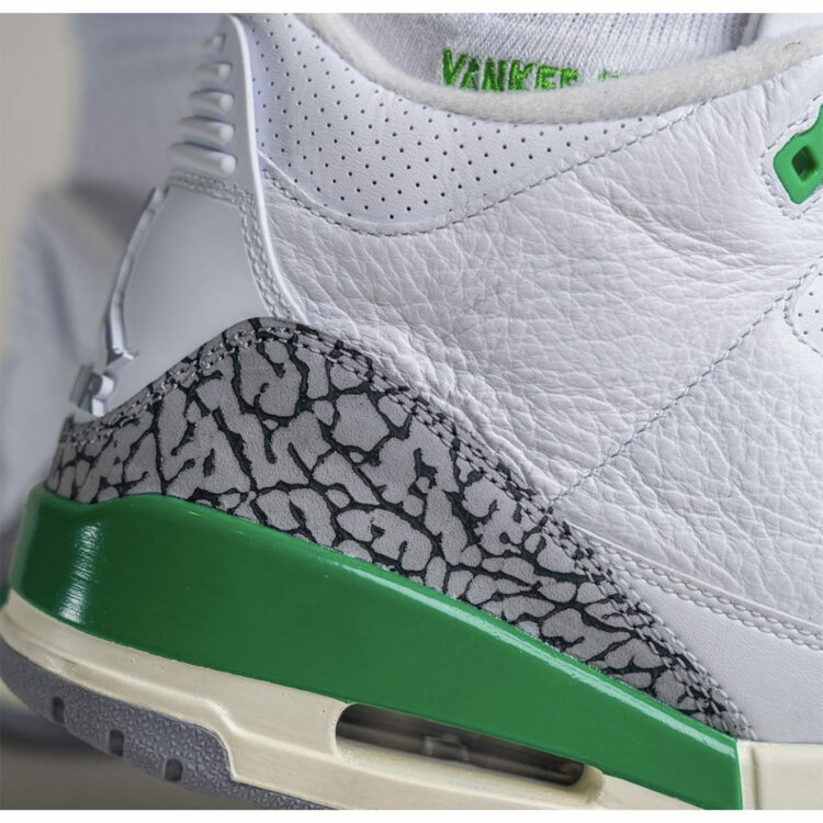 nicekicks's tweet image. "Lucky Green" for next AJ3's 🍀

📸: @yankeekicks
bit.ly/3FqtRLF