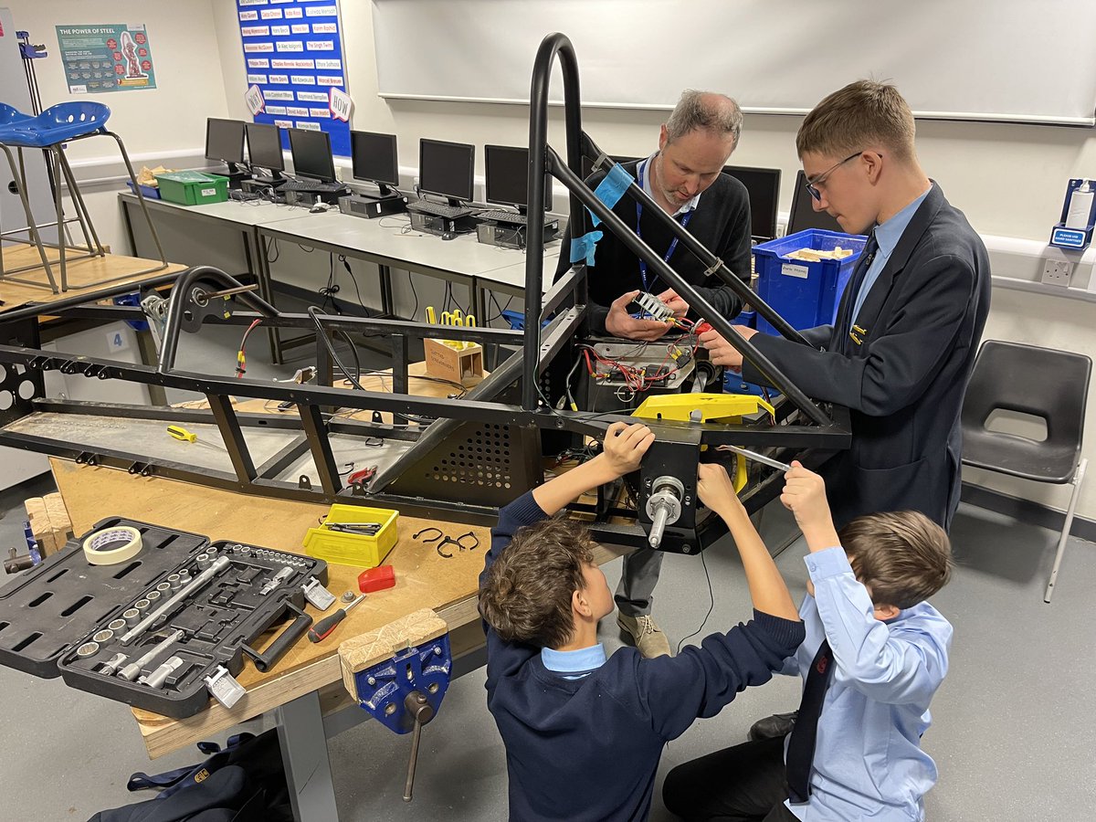 markwebs289's tweet image. I am on my weekly session with year 8 and 9 students from @StBedesRCHS helping to rebuild, lighten and improve their @greenpower_team challenger. This has been a great way of introducing our #advancedengineering division @BurnleyCollege # composites