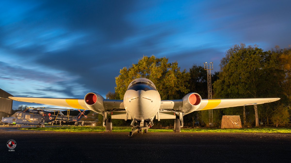 🇬🇧 Canberra WH846 at Yorkshire Air Museum 
Photo Olimpia 
@air_museum
#AviationPhotography #Aviation #AvGeek #Military #FighterJet #nightshoot #yorkshire #aviationmuseum #airshow #royalairforce  #Yorkshireairmuseum #elvington #Canberra