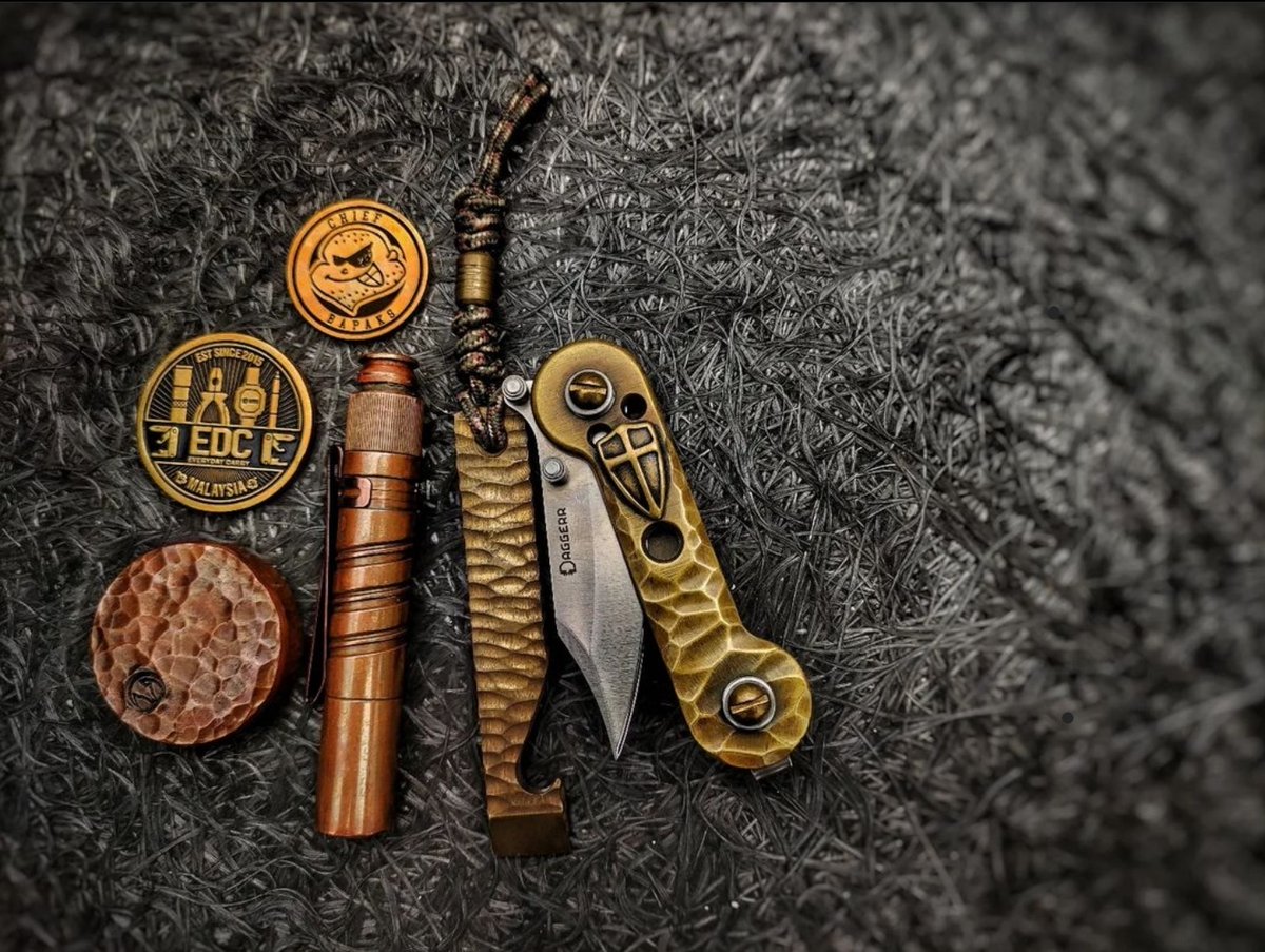 The_KEYBAR's tweet photo. A beautiful Copper &amp; Brass EDC by @bapaks
🇺🇸https://t.co/QxwIujPtGR🇺🇸 #MadeInTheUSA🔑#StopTheNoise and #EnjoyTheSilence Welcome to the #KEYBARARMY 💯% #SatisfactionGuaranteed Proudly Made In #SavannahGA - #EDC #everydaycarry #keyholder #EdcGear #multitool #AmericanMade https://t.co/tnoRviomm8