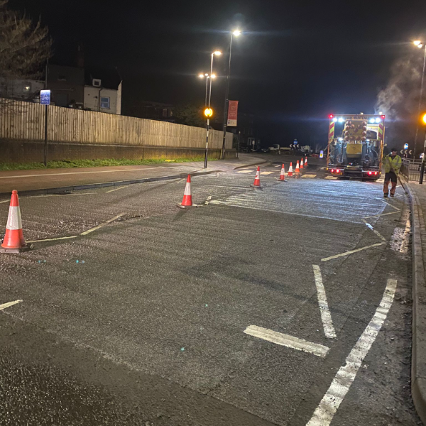 HMSDecorative's tweet image. HMS were in Aylesbury last week laying #BBA/#HAPAS-approved #highFrictionSurfacing to improve road &amp;amp; public safety on the approach to this roundabout &amp;amp; zebra crossing. 

This will reduce the risk of skidding by at least 50%! 👉bit.ly/3EIDh5

#surfacingContractor