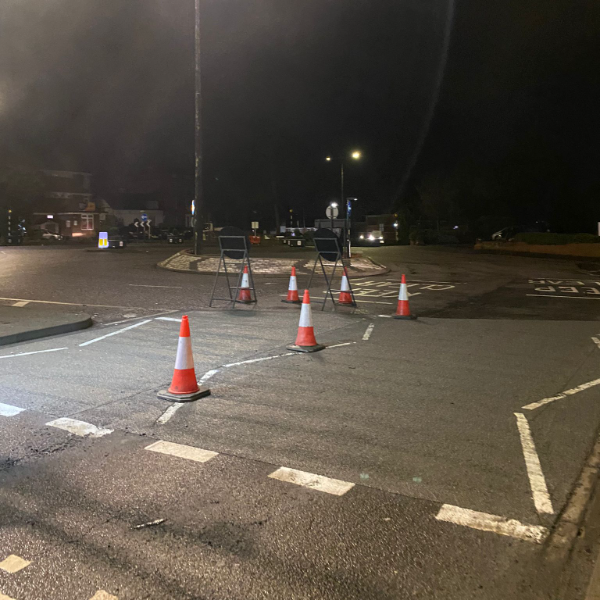 HMSDecorative's tweet image. HMS were in Aylesbury last week laying #BBA/#HAPAS-approved #highFrictionSurfacing to improve road &amp;amp; public safety on the approach to this roundabout &amp;amp; zebra crossing. 

This will reduce the risk of skidding by at least 50%! 👉bit.ly/3EIDh5

#surfacingContractor