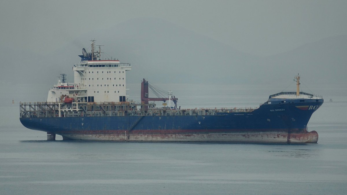 tonnagewatch's tweet photo. Big Breezy (IMO 9300142) Container vessel expected to berth today at Manila, Philippines. 

#bigbreezy #shipping #bigshippies https://t.co/zj482SrIR9