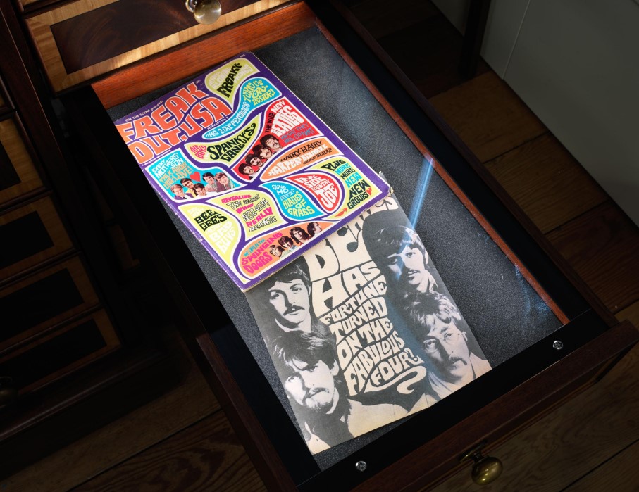 #OnThisDay 30 January 1969, the Beatles performed an impromptu concert from the rooftop of their Apple Corps headquarters in London.

Step back in time with the incredible men's fashion of that era at The Peacock Revolution exhibition.

👉 Find out more: bit.ly/DMPeacockRevol…