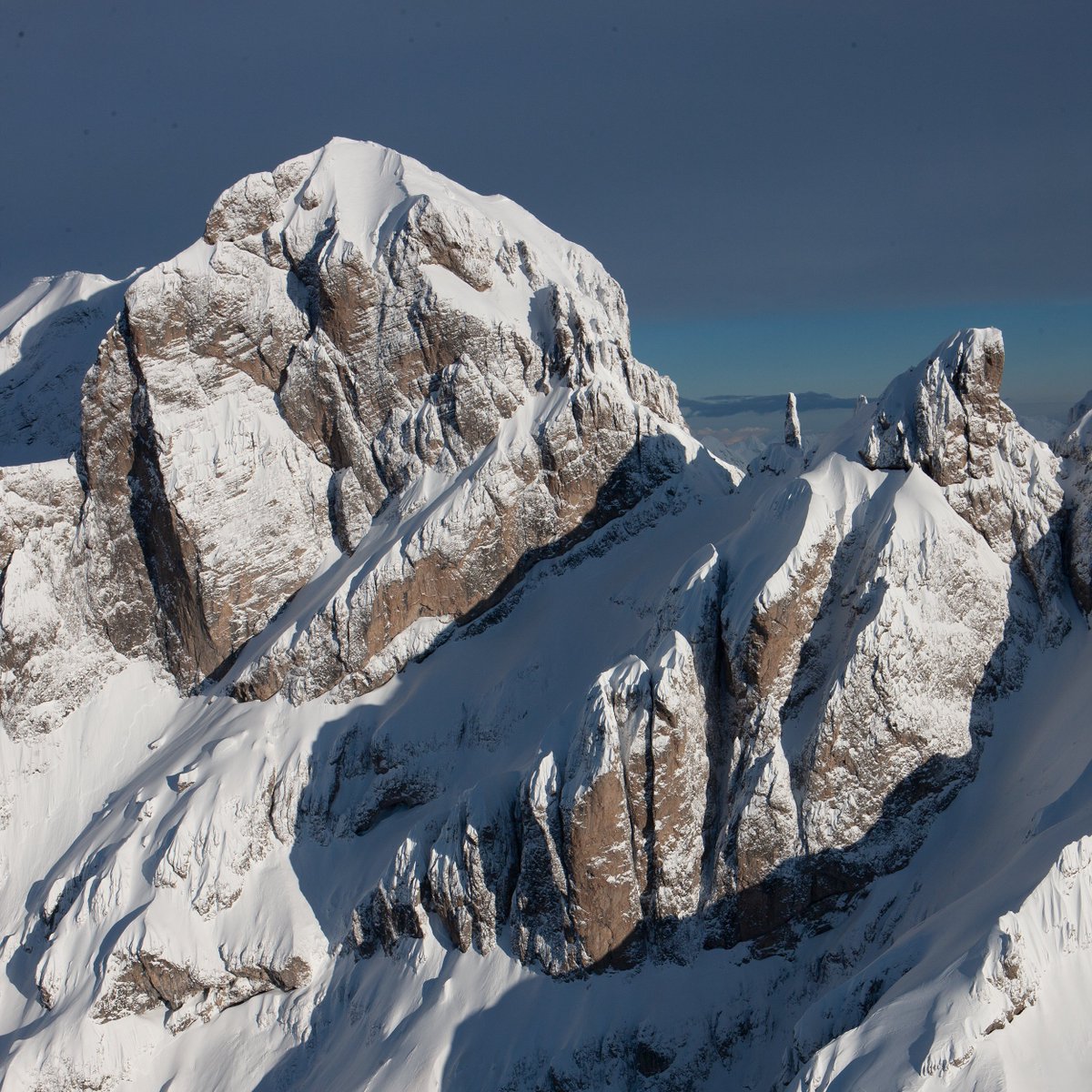 DolomitesUNESCO's tweet photo. La forma slanciata della Gusela del Vescovà, in italiano “ago del vescovo”, ha generato nei secoli, alcune leggende. Una delle più note è quella secondo la quale Noè scelse proprio questa guglia per ormeggiare la sua Arca. Sai dove si trova? 📸 Georg Tappeiner #dolomiti #unesco https://t.co/YYFUUzaIxP