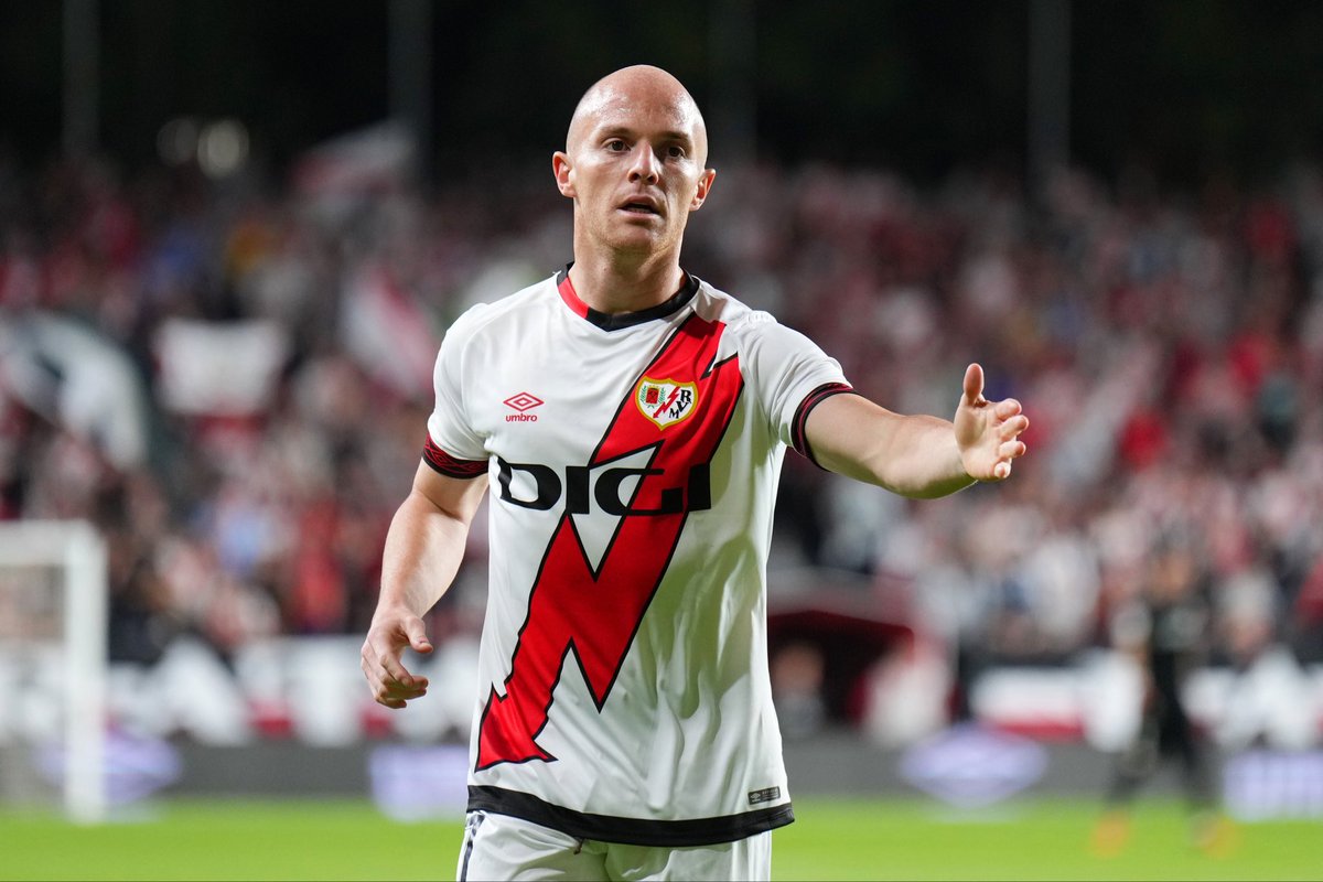 Offsider_ES's tweet photo. 🎁 ¿Quieres ganar una 𝗰𝗮𝗺𝗶𝘀𝗲𝘁𝗮 del @RayoVallecano?

📌 Si esta noche el Rayo Vallecano gana con gol de Isi, sorteamos su camiseta entre los que den RT y nos sigan.

🍀 ¡Mucha suerte a todos! https://t.co/LIhTrKXYAu