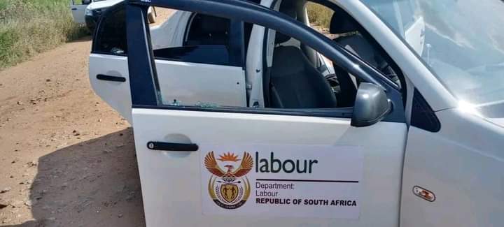 VhembeO's tweet photo. PUBLIC NOTICE| WATER SUPPLY SHORTAGE AFFECTS THOHOYANDOU LABOUR CENTRE 

THOHOYANDOU - The Thohoyandou Labour Centre was closed at 13h30 TODAY due to water shortages that have affected the office since last week Friday. 

Normal operations will resume tomorrow, 31 January 2023. https://t.co/aZMCDSnBNc