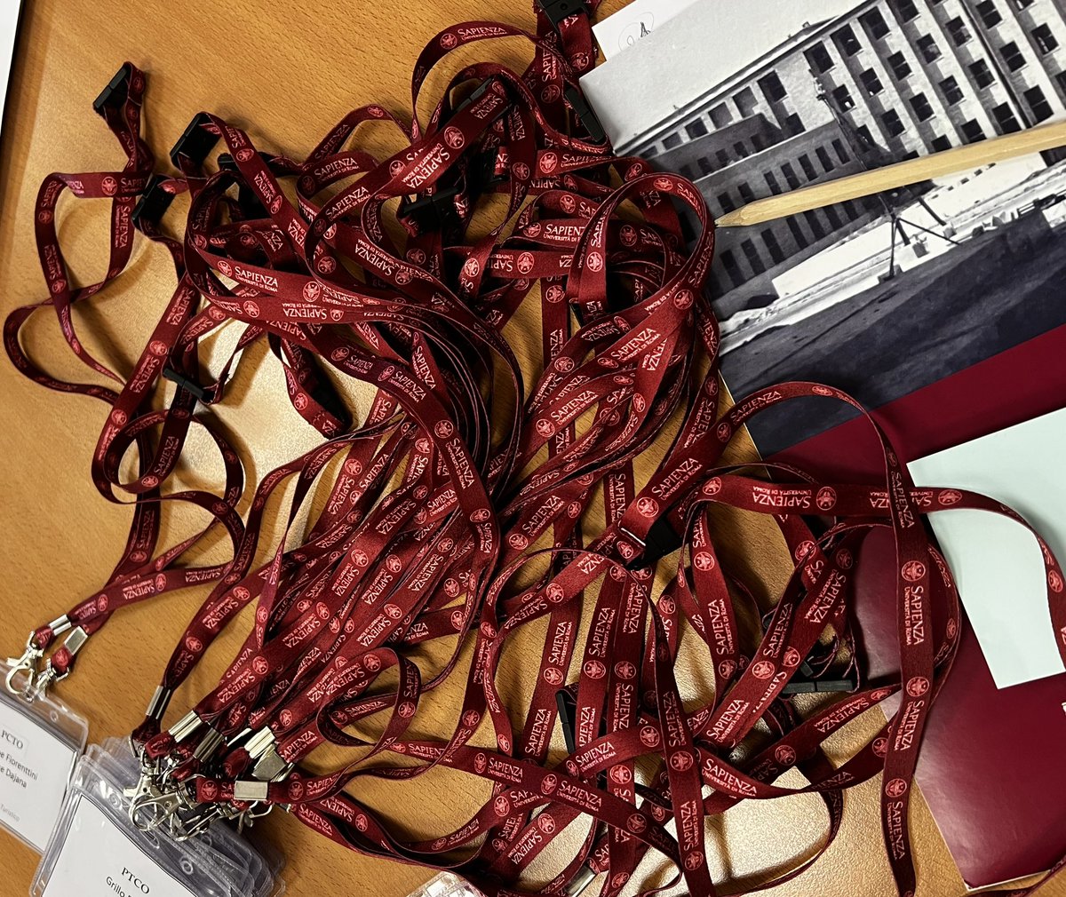 Prende il via oggi (30.01.2023) il progetto #PCTO che avvicinerà le studentesse e gli studenti di due istituti romani al processo di partecipazione per la catalogazione del patrimonio cartografico del #MuseodellaGeografia di Roma del Polo #MuseiSapienza