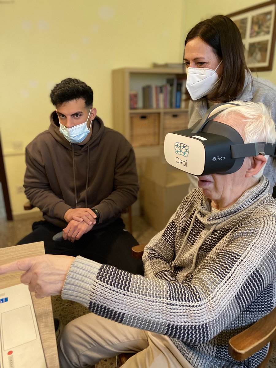 suaracoop's tweet photo. 📢 En marxa una prova pilot amb ulleres de realitat virtual al centre de dia Mil·lenari.

 🥽 El proper mes aplicaran #realitatimmersiva a la cura i el benestar de les persones.

Un equip d’#OROI ens ha ensenyat com utilitzar-les.

🫱🏻‍🫲🏼El projecte està finançat per la @CellnexFndn. https://t.co/E7OE0BCmXR