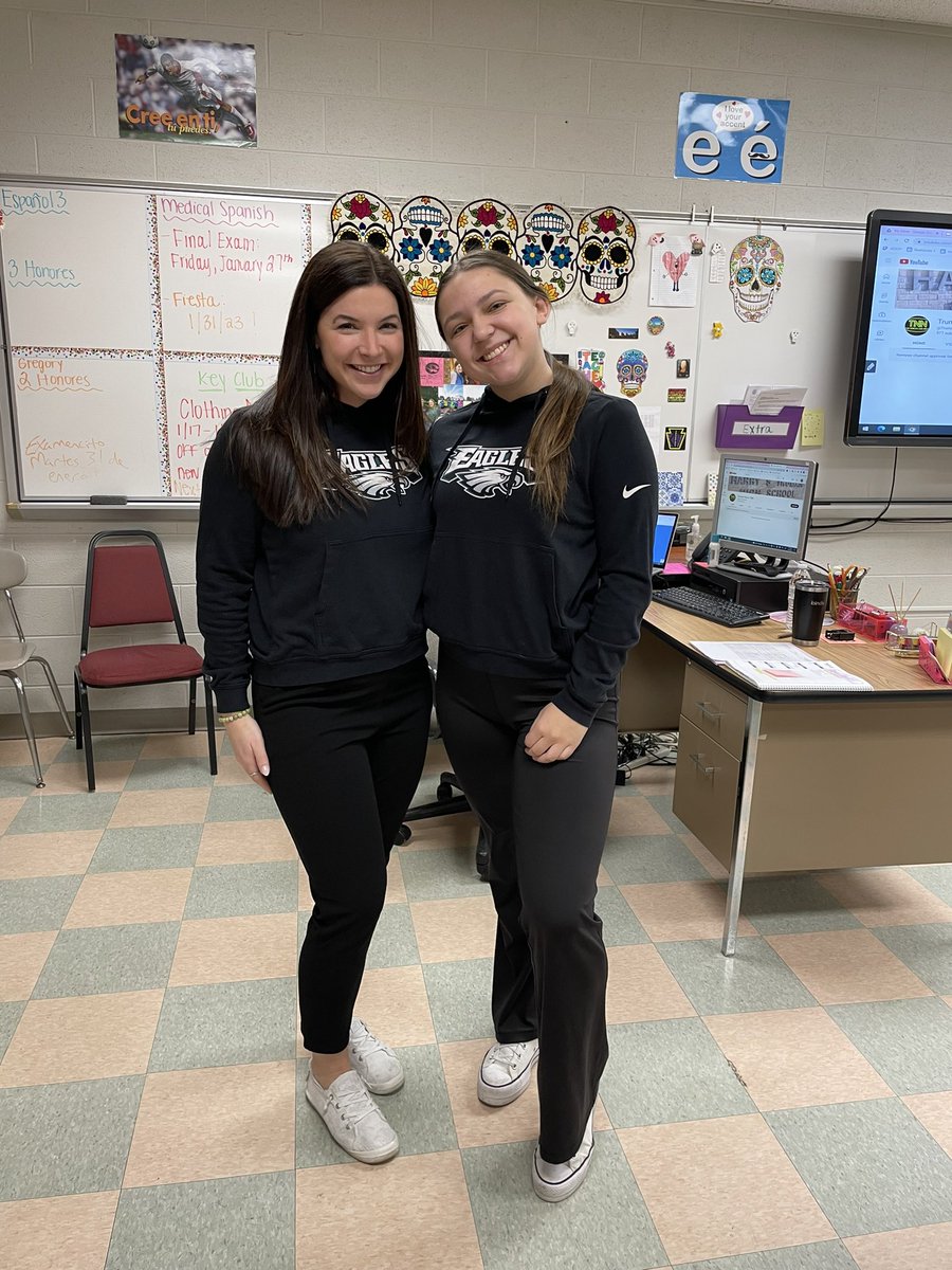 crlamplugh's tweet photo. Julie and I showed up today in matching eagles gear! 🦅 #btsdtigers #gobirds https://t.co/EFcE7E7wDV