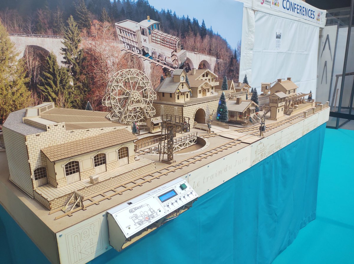 fablabiki's tweet photo. Dernier jour, pour le salon de l'habitat #dole . Démonstration impression 3d et la maquette ferroviaire réalisé au fablab. https://t.co/jeZTEPKoJ1