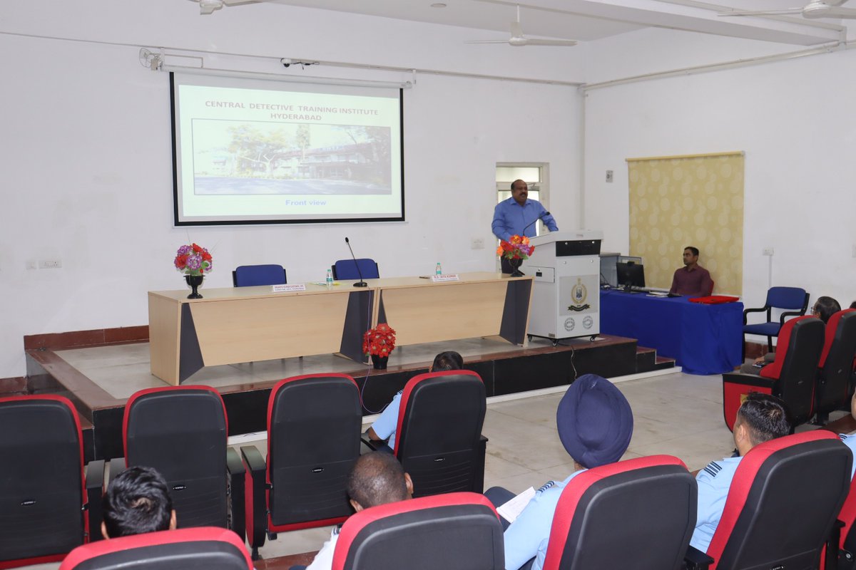 On an Instructional Visit, 22 Air Force Officers of 56 Provost with one Commanding Officer who are undergoing Security Course at Air Force Intelligence School (AFIS), Pune visited CDTI, Hyd on 30.01.2023.  They have been briefed about the various training modules/activities.
