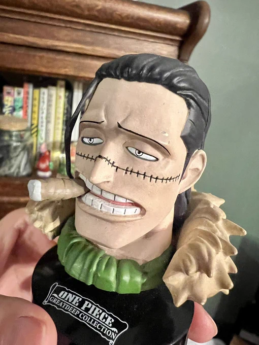 クロコダイルの生首フィギュア届いた思いの外デカい 