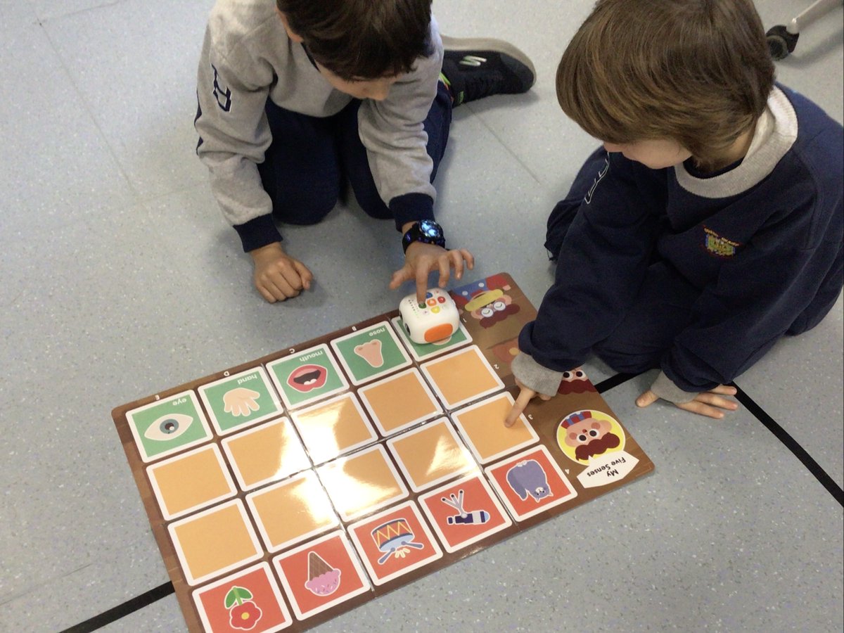 Colegio_Brains's tweet image. Our primary 1 students are learning how to code thanks to the @matatalab and @AllnetIberica where they are challenging themselves to use moving sequences with Tale-bot but without a sense 🤖

They are enjoying it very much! 🥰

#matatalabpilotprogram