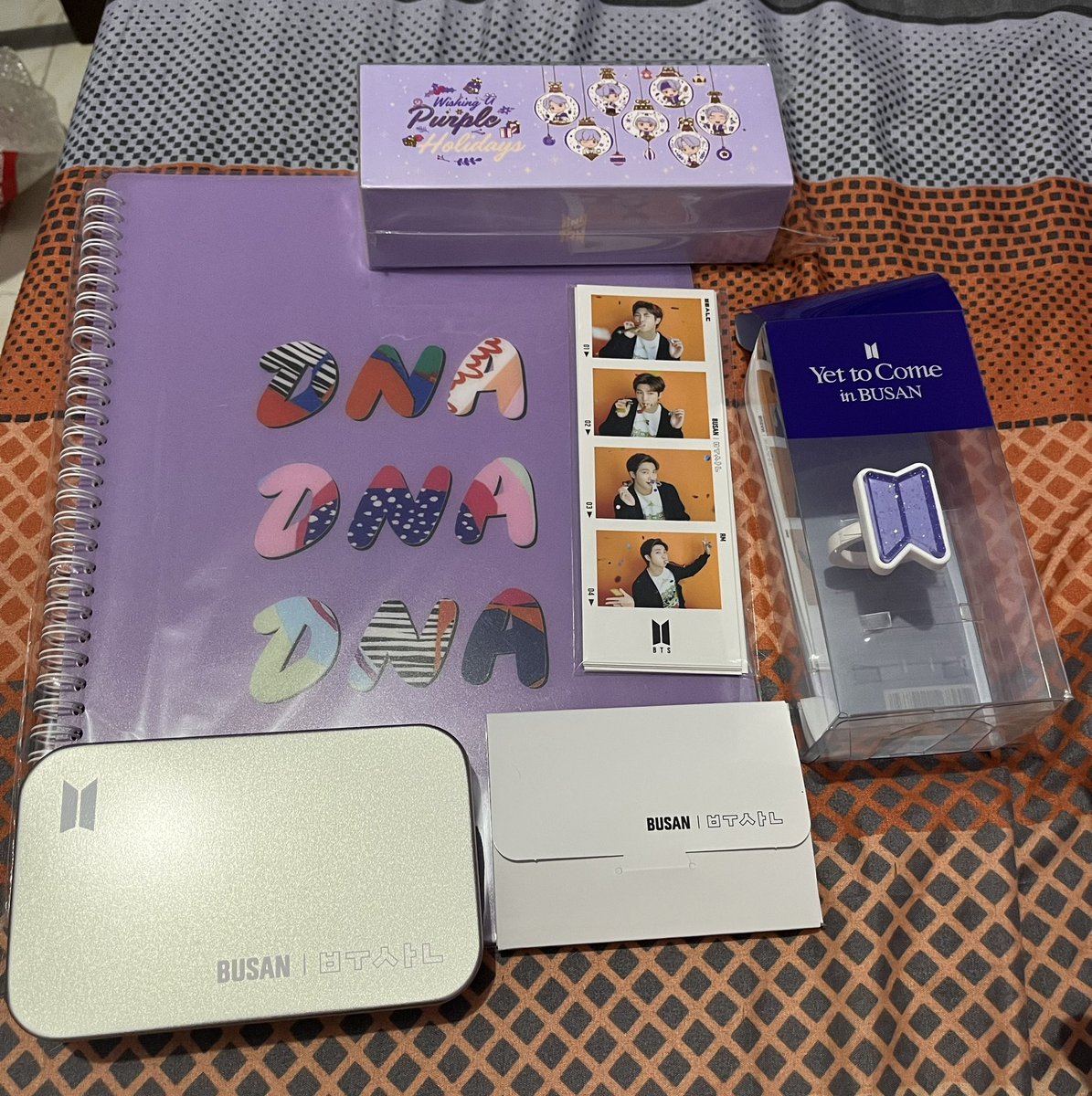 bingborje's tweet photo. @ph_safe thank you so much. I received my BTS order. Especially the light stick band. I 💜 it. https://t.co/erEzzJiDXO