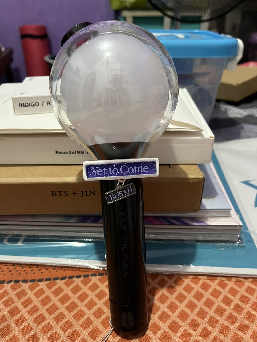 bingborje's tweet photo. @ph_safe thank you so much. I received my BTS order. Especially the light stick band. I 💜 it. https://t.co/erEzzJiDXO