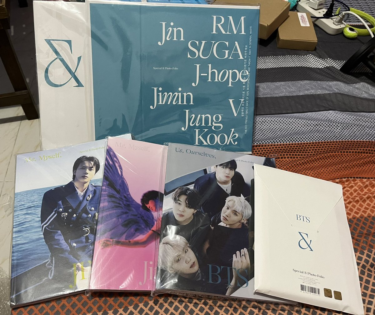bingborje's tweet photo. @ph_safe thank you so much. I received my BTS order. Especially the light stick band. I 💜 it. https://t.co/erEzzJiDXO