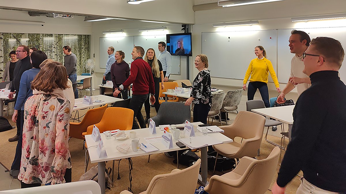 HankenEMBA's tweet photo. We had a super fun #HankenEMBA Communication Skills module last week with a lot of laughing and stepping out of the comfort zone. In the picture, the group is having a small dance moment to get ready for their presentations. https://t.co/zsdJxsTc1y