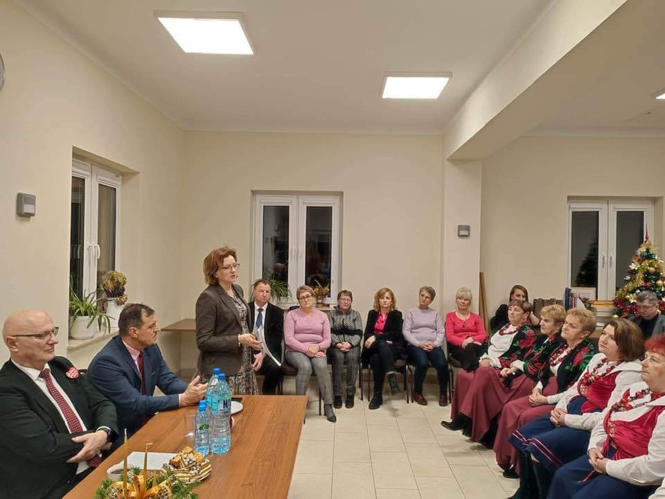 WojtyszekAgata's tweet photo. Spotkanie w gminie #Samborzec zakończyło cykl spotkań z mieszkańcami w powiecie sandomierskim.
Dziękuję za dobre rozmowy o przyszłości naszej ojczyzny.
🇵🇱🇵🇱🇵🇱
#PiS
#DobryRządNaTrudneCzasy
#Świętokrzyskie https://t.co/4EEQRpVN6U