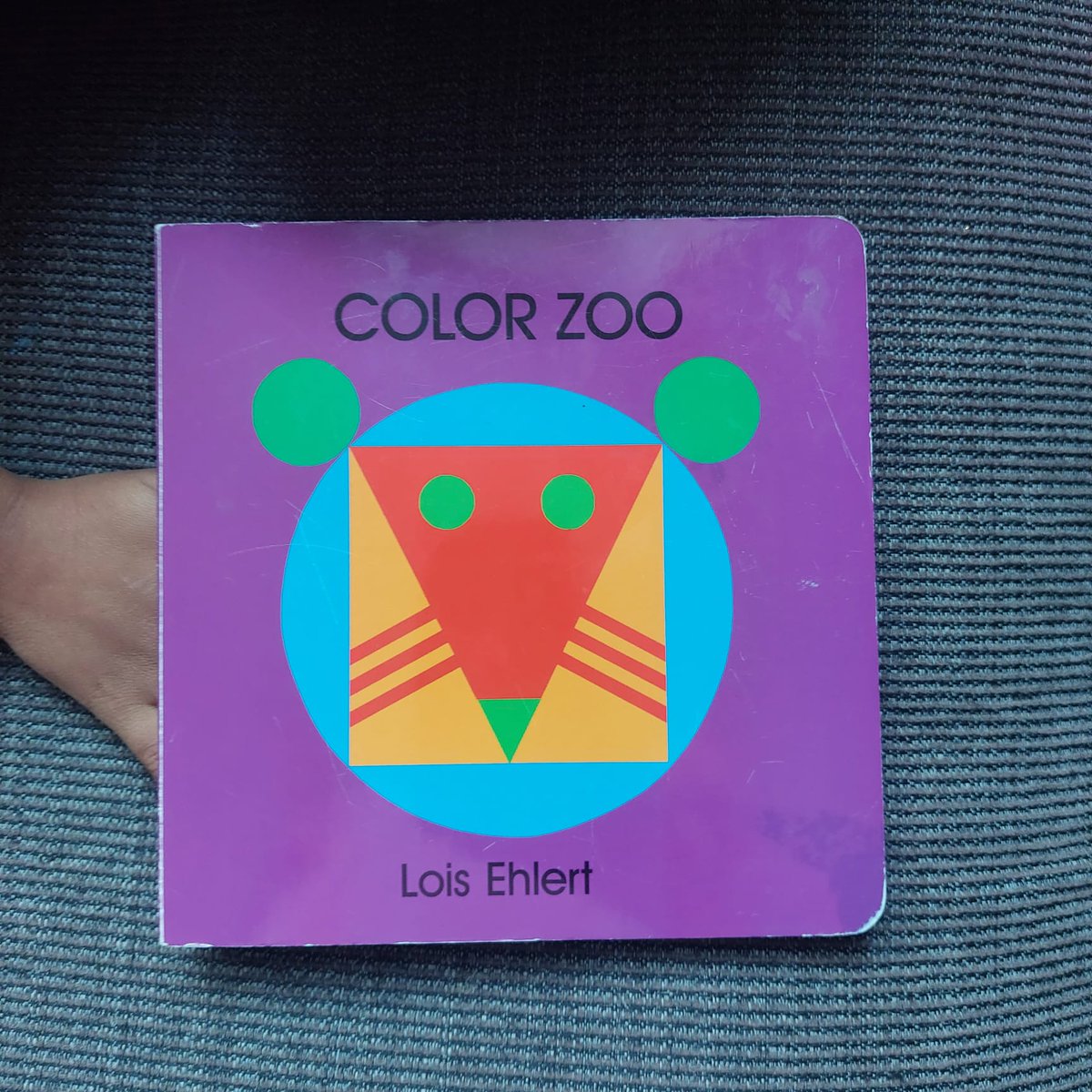 mathsontoast's tweet photo. Happy #NationalStorytellingWeek! ๐
Our first pick for you this is week is Colour Zoo! Great for younger ones, all about shapes ๐ต๐ช๐
#mathsiseverywhere #storytellingweek #mathsstories #bookrecommendation #mathsbookclub #bookclub #positiveaboutmaths #creativemaths https://t.co/jGe3VksBKR