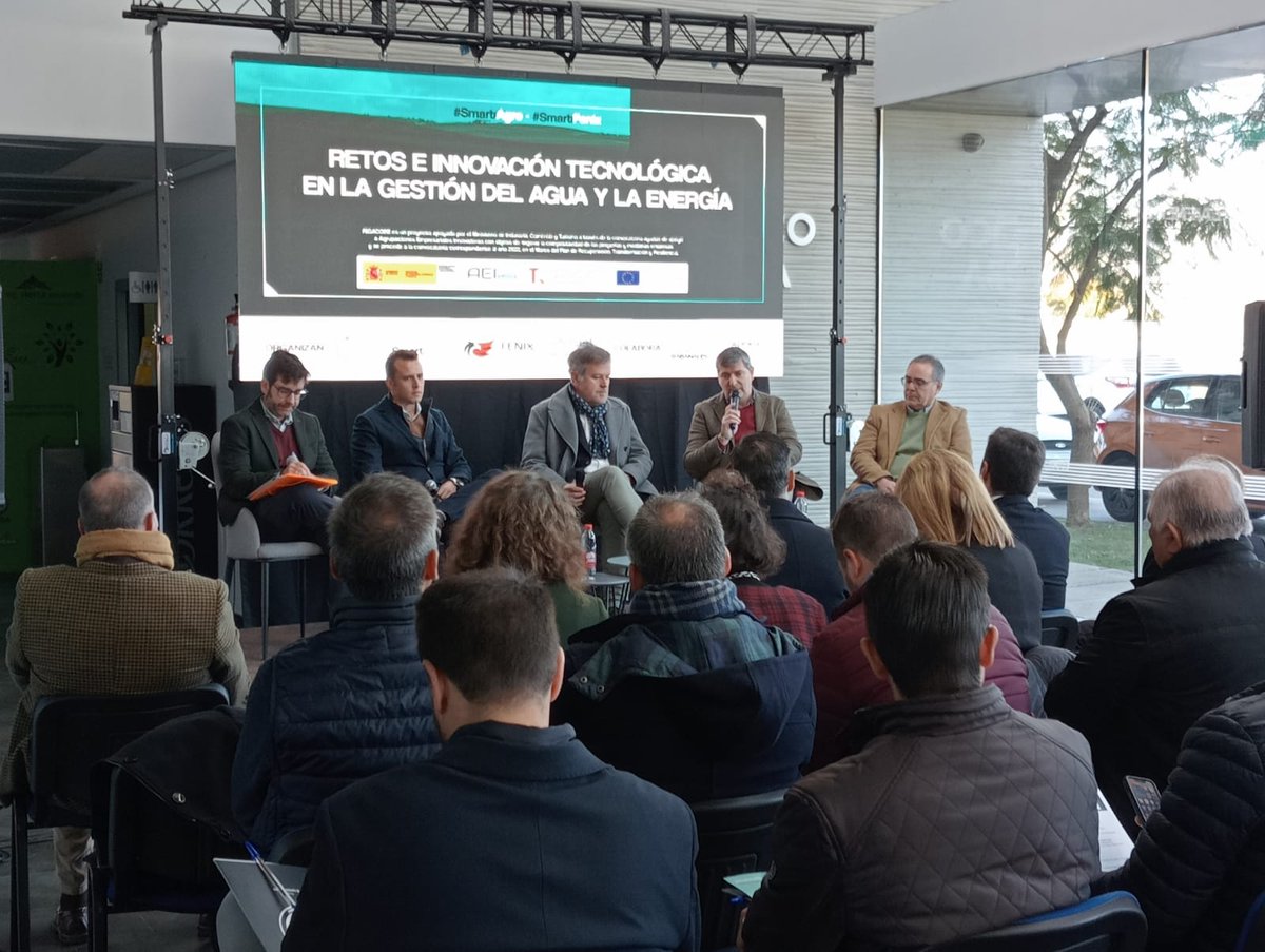 cetemet's tweet photo. 📰La Oficina @Acelerapyme @cetemet estuvo presente en la jornada "Retos e Innovación tecnológica en la gestión del agua y la energía" en @Rabanales21  en colaboración con @smartcityclust  @SmartfenixE y Fénix Telecom ➡️Dentro del proyecto de #RIGACORE 💦apoyado por @mincoturgob https://t.co/FY3JgixhRL