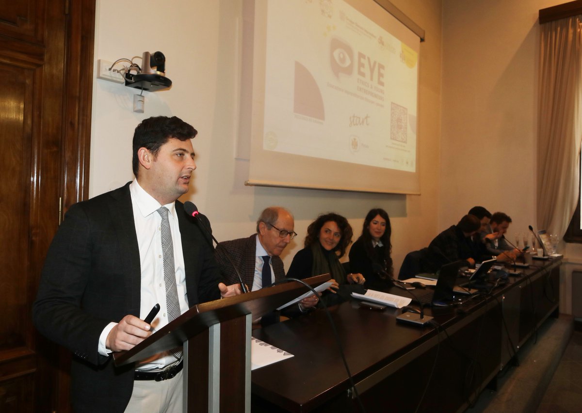 Ethics & Young Entrepreneurs tweet media