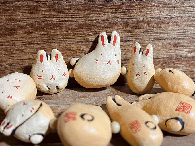 ブレスレット「うさぎ」手首に並ぶ兎。 