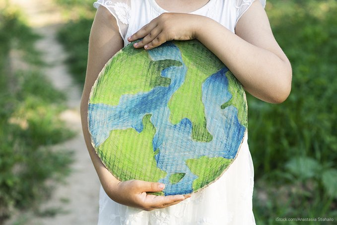 unicef_cat's tweet photo. 🔵Avui és el Dia escolar de la Pau i la No Violència.
Perquè les aules, els passadissos, el pati... també són indrets des d'on constuir la pau.
Avui i cada dia. ☮️
#dretsinfants #diadelapau
👇
https://t.co/xzMRE0Txoz https://t.co/yNBB1h1ipi