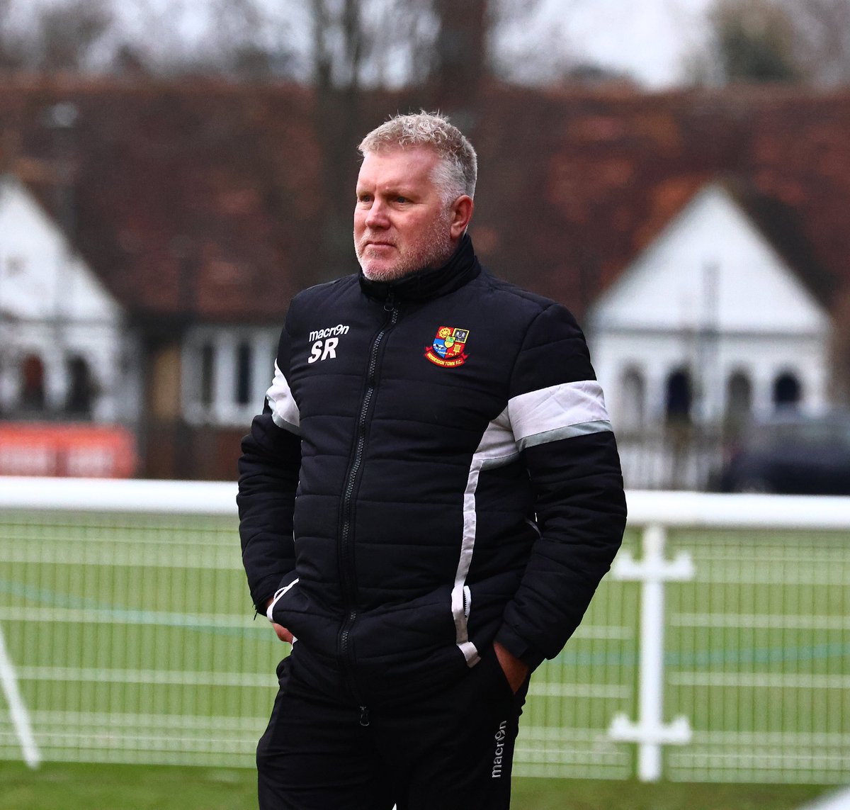 🎶woke up this morning feeling fine
got simon riddle on my mind
hoddesdon playing the way that we know we should
oh yeah🎶