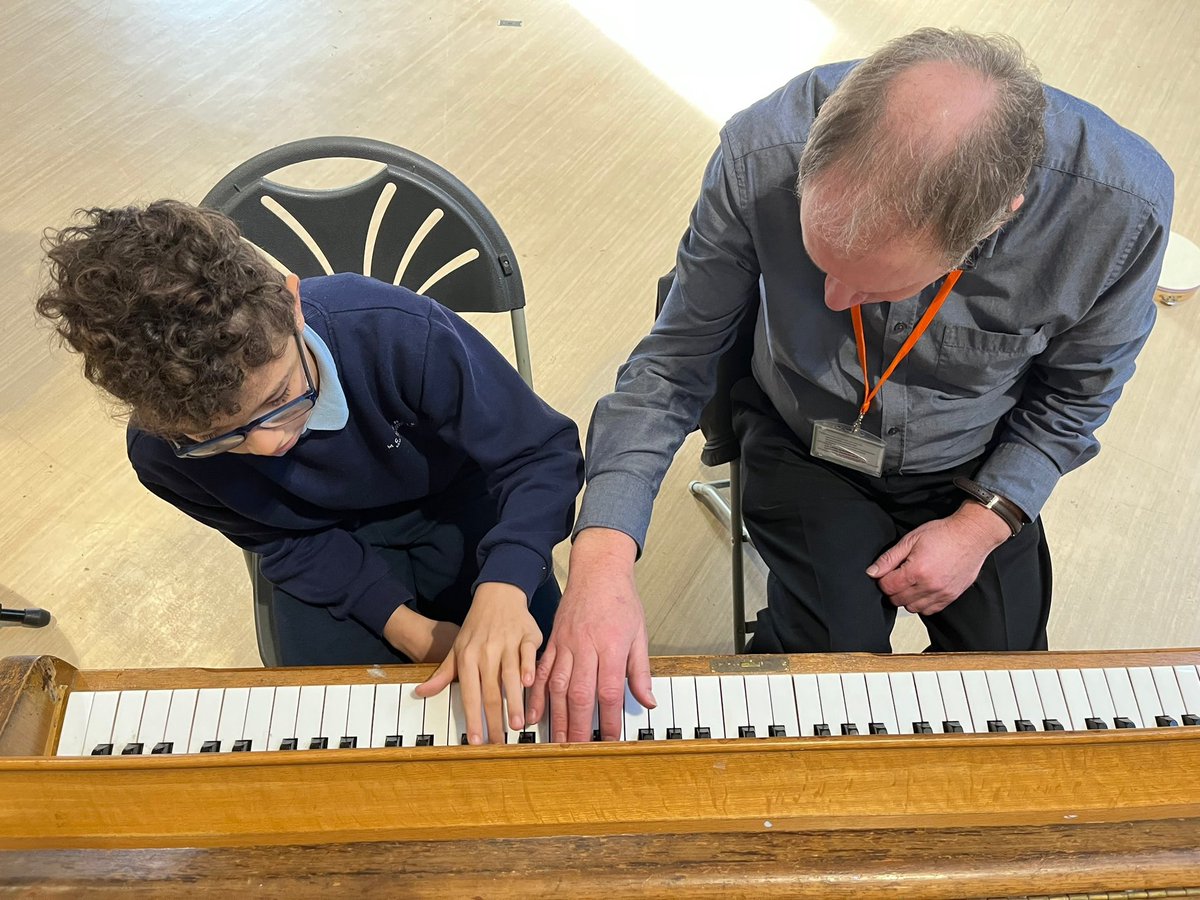 st_werburghs's tweet photo. We welcomed Carl Morgan this morning - the UK’s first blind music therapist. He talked to KS2 about using a cane, reading and writing braille and gadgets he uses to help him. Year 6 then composed and improvised together in a workshop. https://t.co/2AXBNClqUg
